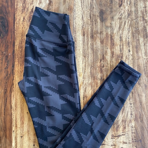 ALO Yoga Pants - Alo High Waist Legging